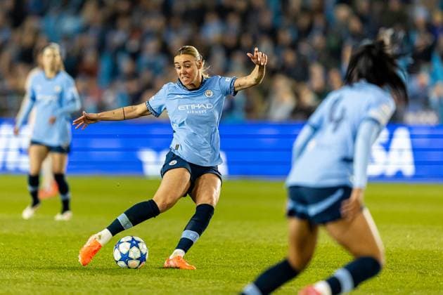Manchester City Women v Chelsea Women UEFA Womens Champions League 19 03 2025. Quarter Final leg 1 of 2 Manchester City Women midfielder Jill Roord (10) shoots at goal during the UEFA Women s Champions League quarter-final first leg match between Manchester City Women and Chelsea Women at the Joie Stadium, Manchester, United Kingdom on 19 March 2025. Manchester Joie Stadium Gt Manchester United, ManU Kingdom Editorial use only , Copyright: xManjitxNarotrax PSI-21668-0018