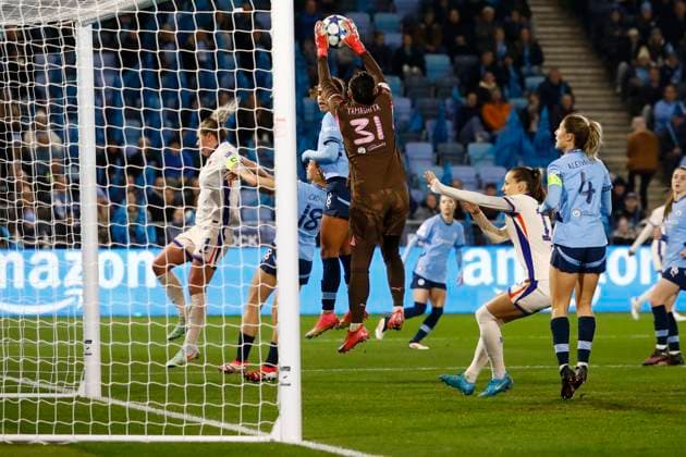 Manchester City v Chelsea, Manchester, UK - 19 March 2025 Ayaka Yamashita Goalkeeper of Manchester City claims the ball during the Women™s Champions League Quarter Final first leg match between Manchester City and Chelsea at The Joie Stadium on 19 March 2025 in Manchester, England (Photo by Steve Taylor PPAUK) Manchester The Joie Stadium Greater Manchester England Copyright: xStevexTaylor PPAUKx PPA-174745