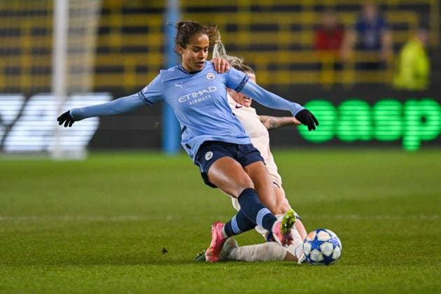 Manchester City Women v Chelsea Women UEFA Womens Champions League Mary Fowler of Manchester City Women and Millie Bright of Chelsea Women battles for the ball during the UEFA Womens Champions League quarter-final first leg match at Joie Stadium, Manchester UK Newspapers OUT Copyright: xKarlxVallantinex FIL-21598-0020