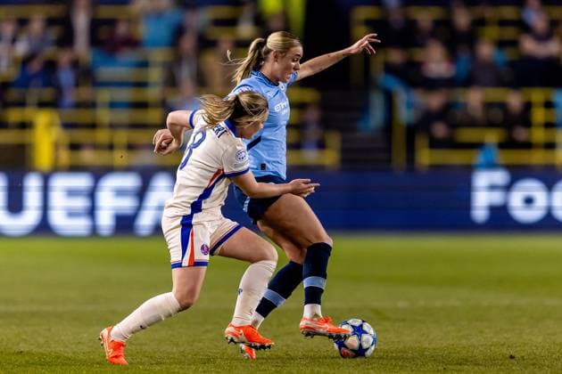Manchester City Women v Chelsea Women UEFA Womens Champions League 19 03 2025. Quarter Final leg 1 of 2 Manchester City Women midfielder Jill Roord (10) battles for possession with Chelsea Women midfielder Erin Cuthbert (8) during the UEFA Women s Champions League quarter-final first leg match between Manchester City Women and Chelsea Women at the Joie Stadium, Manchester, United Kingdom on 19 March 2025. Manchester Joie Stadium Gt Manchester United, ManU Kingdom Editorial use only , Copyright: xManjitxNarotrax PSI-21668-0024