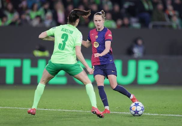 Caitlin Dijkstra VfL Wolfsburg , Caroline Graham Hansen FC Barcelona Football, Women, Season 2024 2025, UWCL Quarterfinals, First leg, Volkswagen Arena , VfL Wolfsburg vs FC Barcelona, 1 4 DFL REGULATIONS PROHIBIT ANY USE OF PHOTOGRAPHS AS IMAGE SEQUENCES AND OR QUASI VIDEO