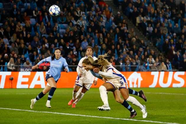 Manchester City v Chelsea, Manchester, UK - 19 March 2025 Catarina Macario of Chelsea wins a header during the Women™s Champions League Quarter Final first leg match between Manchester City and Chelsea at The Joie Stadium on 19 March 2025 in Manchester, England (Photo by Steve Taylor PPAUK) Manchester The Joie Stadium Greater Manchester England Copyright: xStevexTaylor PPAUKx PPA-174748