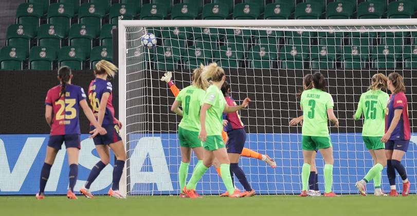 6 Janina Minge VfL Wolfsburg scores the tying goal to 1 3 Football, Women, Season 2024 2025, UWCL Quarterfinals, First leg, Volkswagen Arena , VfL Wolfsburg vs FC Barcelona, 1 4 DFL REGULATIONS PROHIBIT ANY USE OF PHOTOGRAPHS AS IMAGE SEQUENCES AND OR QUASI VIDEO