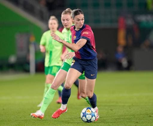 Sarai Linder VfL Wolfsburg Women, 39 and Mariai Leon FC Barcelona Women, 4 GER, VfL Wolfsburg vs FC Barcelona, Football, UEFA Womens Champions League, quarter-final first leg, 2024 2025 season, 19 03 2025 GER, VfL Wolfsburg vs FC Barcelona, Football, UEFA Womens Champions League, quarter-final first leg, 2024 2025 season, 19 03 2025 Wolfsburg Copyright: xEibner-Pressefoto ScottxColemanx EP_SCN