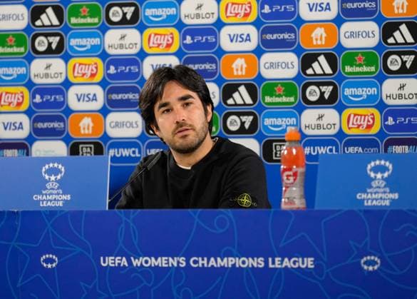Pere Romeu Head Coach, FC Barcelona Women in the post-match press conference GER, VfL Wolfsburg vs FC Barcelona, Football, UEFA Womens Champions League, quarter-final first leg, 2024 2025 season, 19 03 2025 GER, VfL Wolfsburg vs FC Barcelona, Football, UEFA Womens Champions League, quarter-final first leg, 2024 2025 season, 19 03 2025 Wolfsburg Copyright: xEibner-Pressefoto ScottxColemanx EP_SCN
