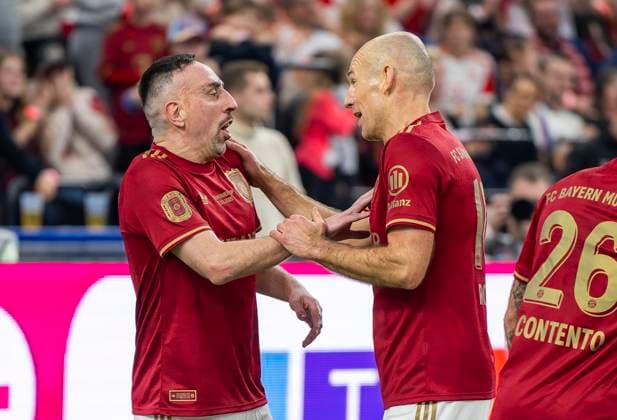 17 03 2025, Football, the FC Bayern Munich Legends Tournament FRANZ BECKENBAUER CUP, at SAP Garden Munich Arjen Robben re, Bayern Munich and Franck Ribery li