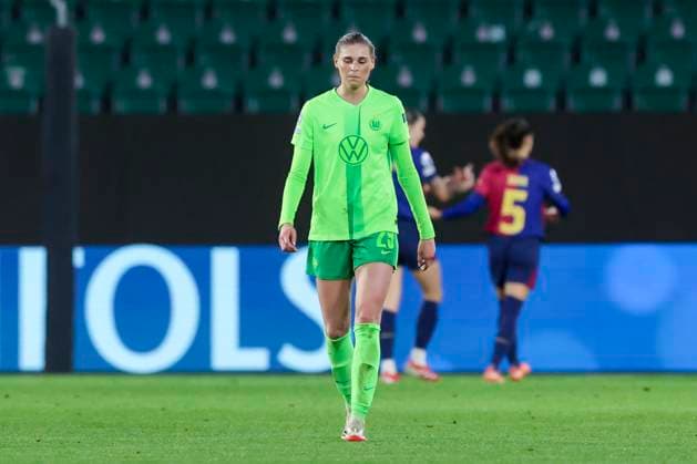Jule Brand VfL Wolfsburg looks disappointed, UEFA Women s Champions League Quarter Finals First Leg, VfL Wolfsburg and FC Barcelona, Volkswagen Arena on March 19, 2025 in Wolfsburg, Germany Photo by Marco Steinbrenner DeFodi Images Jule Brand VfL Wolfsburg looks disappointed, UEFA Women s Champions League Quarter Finals First Leg, VfL Wolfsburg and FC Barcelona, Volkswagen Arena, March 19, 2025 in Wolfsburg, Germany Photo by Marco Steinbrenner DeFodi Images