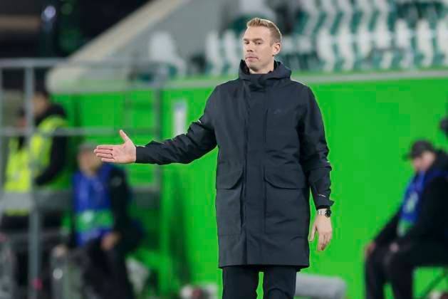 Coach Tommy Stroot VfL Wolfsburg gestures, UEFA Women s Champions League Quarter Finals First Leg, VfL Wolfsburg and FC Barcelona, Volkswagen Arena on March 19, 2025 in Wolfsburg, Germany Photo by Marco Steinbrenner DeFodi Images Coach Tommy Stroot VfL Wolfsburg gestures, UEFA Women s Champions League Quarter Finals First Leg, VfL Wolfsburg and FC Barcelona, Volkswagen Arena, March 19, 2025 in Wolfsburg, Germany Photo by Marco Steinbrenner DeFodi Images