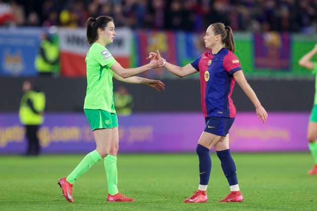 Caitlin Dijkstra VfL Wolfsburg and Ewa Pajor FC Barcelona shake hands, UEFA Women s Champions League Quarter Finals First Leg, VfL Wolfsburg and FC Barcelona, Volkswagen Arena on March 19, 2025 in Wolfsburg, Germany Photo by Marco Steinbrenner DeFodi Images Caitlin Dijkstra VfL Wolfsburg and Ewa Pajor FC Barcelona shake hands, UEFA Women s Champions League Quarter Finals First Leg, VfL Wolfsburg and FC Barcelona, Volkswagen Arena, March 19, 2025 in Wolfsburg, Germany Photo by Marco Steinbrenner DeFodi Images