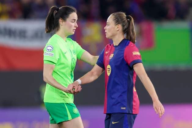 Caitlin Dijkstra VfL Wolfsburg and Ewa Pajor FC Barcelona shake hands, UEFA Women s Champions League Quarter Finals First Leg, VfL Wolfsburg and FC Barcelona, Volkswagen Arena on March 19, 2025 in Wolfsburg, Germany Photo by Marco Steinbrenner DeFodi Images Caitlin Dijkstra VfL Wolfsburg and Ewa Pajor FC Barcelona shake hands, UEFA Women s Champions League Quarter Finals First Leg, VfL Wolfsburg and FC Barcelona, Volkswagen Arena, March 19, 2025 in Wolfsburg, Germany Photo by Marco Steinbrenner DeFodi Images