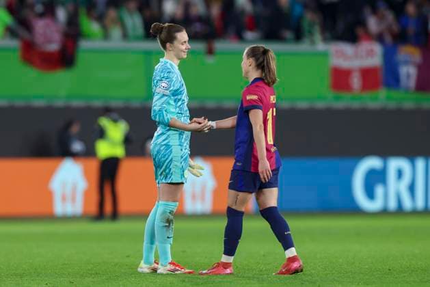 Goalkeeper Anneke Borbe VfL Wolfsburg and Ewa Pajor FC Barcelona shake hands, UEFA Women s Champions League Quarter Finals First Leg, VfL Wolfsburg and FC Barcelona, Volkswagen Arena on March 19, 2025 in Wolfsburg, Germany Photo by Marco Steinbrenner DeFodi Images Goalkeeper Anneke Borbe VfL Wolfsburg and Ewa Pajor FC Barcelona shake hands, UEFA Women s Champions League Quarter Finals First Leg, VfL Wolfsburg and FC Barcelona, Volkswagen Arena, March 19, 2025 in Wolfsburg, Germany Photo by Marco Steinbrenner DeFodi Images