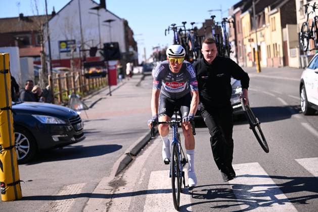 Grand Prix de Denain - Porte du Hainaut 2025 cycling race DENAIN, FRANCE - MARCH 20 : Kielich Timo (BEL) of Alpecin - Deceuninck coping with a technical problem during the Men Elite UCI 1.Pro 66th Grand Prix de Denain - Porte du Hainaut cycling race with start in Denain and finish in Denain (204,4 km) on March 20, 2025 in Denain, France, 20 03 2025 ( Motordriver Stephan Boone & Denain France  Copyright: xTomasxSiskx