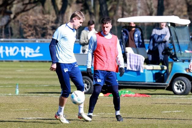 DEU, DFL, 2 FBL Hertha BSC, Training, 20 03 2025, Sportforum, Berlin, DEU, DFL, 2 FBL Hertha BSC, Training, im Bild Diego Demme Hertha BSC Berlin 6 , Marten Winkler Hertha BSC Berlin 22 DFL regulations prohibit any use of Photographs as image sequences and or quasi video Foto Juergen Engler nordphoto GmbH nordphotoxGmbHx xEngler nph00076