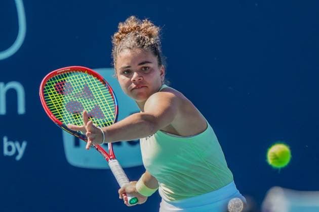 March 20, 2025, Miami, Florida, USA: Jasmine Paolini (ITA) waits for a serve from Rebecca Sramkova (not pictured) during womens singles first round at the 2025 Miami Open presented by Itau at Hard Rock Stadium. Miami USA - ZUMAw109 20250320_fap_w109_001 Copyright: xDebbyxWongx