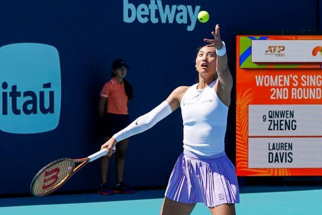 March 20, 2025, Miami, Florida, USA: Qinwen Zheng (CHN) serves the ball to Lauren Davis (not pictured) during womens singles first round at the 2025 Miami Open presented by Itau at Hard Rock Stadium. Miami USA - ZUMAw109 20250320_fap_w109_012 Copyright: xDebbyxWongx