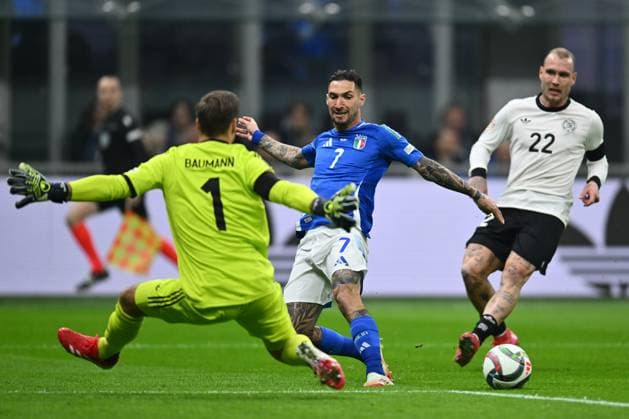 Oliver Baumann (GER) and Matteo Politano (ITA) are in action during the UEFA Nations League quarter-final match between Italy and Germany at the San Siro Stadium on March 20, 2025 in Milan, Italy.  Copyright: xDomenicoxCippitelli IPAxSportx xipa-agency.netx xx IPA_55553627 IPA_Agency_IPA55553627