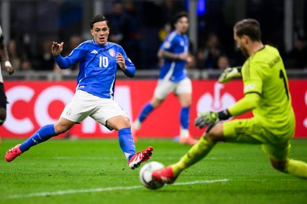 Italy v Germany - UEFA Nations League Oliver Baumann of Germany saves on Giacomo Raspadori of Italy during the UEFA Nations League quarterfinal first leg football match between Italy and Germany. Milan Italy Copyright: xNicolòxCampox