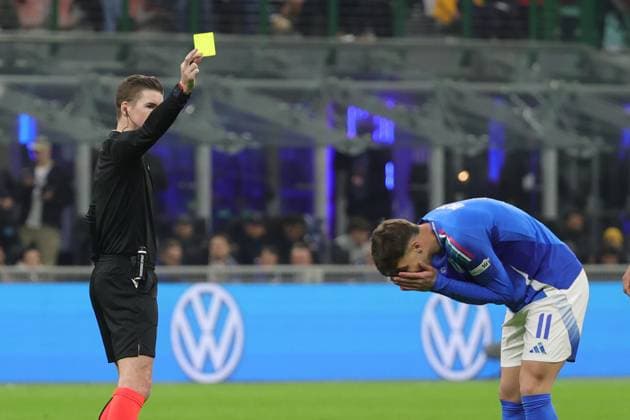 20th March 2025; Stadio San Siro, Milan, Italy, UEFA Nations League Football, Quarter Finals, First Leg, Italy versus Germany; referee Francois Letexier issues a yellow card to Daniel Maldini of Italy  ActionPlus12763524 EmanuelexPennacchio