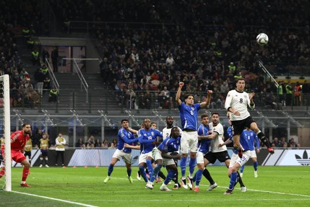 March 20, 2025, Milan, Lombardy, Italy: LEON GORETZKA 8 of Germany celebrates with his teammates and notably the assist by JOSHUA KIMMICH 6 in the UEFA Nations League 2024 quarterfinal first leg between ITALY and GERMANY at San Siro Stadium in Milan, Italy Milan Italy - ZUMAc179 20250320_zep_c179_086 Copyright: xMickaelxChavetx
