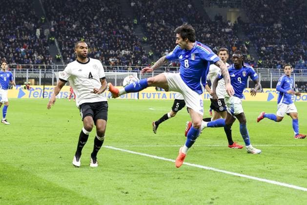 Sandro Tonali of Italy play the ball during Italy vs Germany, Quarter-finals, 1st leg of Uefa Nations League 2025, game at Giuseppe Meazza - San Siro stadium in Milano (MI), Italy, on March 20, 2025.  Copyright: xDavidexCasentini IPAxSportx xipa-agency.netx xx IPA_55558264 IPA_Agency_IPA55558264