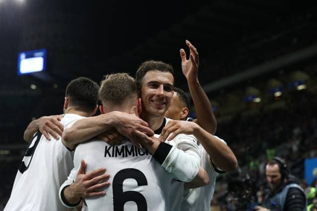 March 20, 2025, Milan, Lombardy, Italy: LEON GORETZKA 8 of Germany celebrates with his teammates and notably the assist by JOSHUA KIMMICH 6 in the UEFA Nations League 2024 quarterfinal first leg between ITALY and GERMANY at San Siro Stadium in Milan, Italy Milan Italy - ZUMAc179 20250320_zep_c179_093 Copyright: xMickaelxChavetx