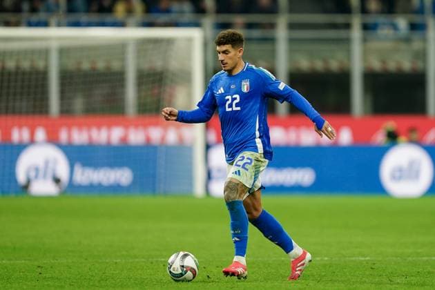Milan, Italy, 20th March 2025: Giovanni Di Lorenzo (22 Italy) controls the ball during the UEFA Nations League Quarterfinal football match between Italy and Germany at Stadio San Siro in Milan, Italy. (Daniela Porcelli SPP) Copyright: xDanielaxPorcellix xSPPx spp-en-DaPoSp-20250320-DP109895