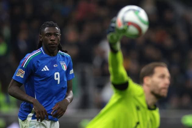 Milan, Italy, 20th March 2025. Moise Kean of Italy looks on as Oliver Baumann of Germany throws the ball during the UEFA Nations League match at Giuseppe Meazza, Milan. Picture credit should read: Jonathan Moscrop Sportimage EDITORIAL USE ONLY. No use with unauthorised audio, video, data, fixture lists, club league logos or live services. Online in-match use limited to 120 images, no video emulation. No use in betting, games or single club league player publications. SPI_044_JM_ITALY_GERMANY_UNL_ SPI-3749-0044
