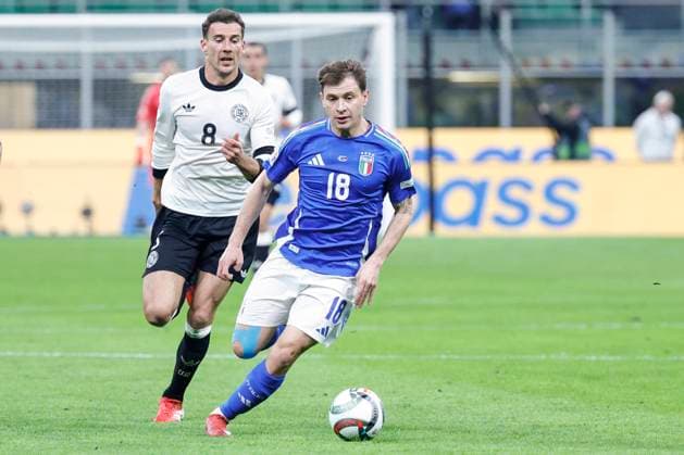 in the picture from l Leon Goretzka Germany, 8 , Nicolo Barella Italy, 18 , duel, action, fight, fights for the ball, 20 03 2025, football, UEFA Nations League, quarter-final, Italy Germany, ITA, Milan, Stadio San Siro, Copyright: HMBxMedia xHeikoxBecker