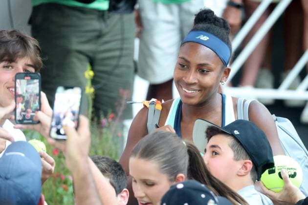 March 20, 2025, Miami Gardens, Florida, United States Of America: MIAMI GARDENS, FLORIDA - MARCH 20: Coco Gauff of the USA signs autographs for fans after defeating Sofia Kenin of the USA on Day 3 of the Miami Open at Hard Rock Stadium on March 20, 2025 in Miami Gardens, Florida...People: Coco Gauff Miami Open 2025 - Day 3  - ZUMAs214 20250320_ada_s214_059 Copyright: xSMGx