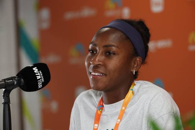 Sport Bilder des Tages March 20, 2025, Miami Gardens, Florida, United States Of America: MIAMI GARDENS, FLORIDA - MARCH 20: Coco Gauff of the United States talks to the media after defeating Sofia Kenin of the United States in the second round on Day 3 of the Miami Open at Hard Rock Stadium on March 20, 2025 in Miami Gardens, Florida ...People: Coco Gauff Miami Open 2025 - Day 3  - ZUMAs214 20250320_ada_s214_097 Copyright: xSMGx