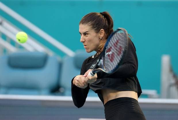 March 20, 2025, Miami Gardens, Florida, United States Of America: MIAMI GARDENS, FLORIDA - MARCH 20: Sorana Cirstea of Romania on the practice courts prior to her match against Danielle Collins of the United States on Day 3 at Hard Rock Stadium on March 20, 2025 in Miami Gardens, Florida....People: Sorana Cirstea Miami Gardens United States Of America - ZUMAs214 20250320_ada_s214_127 Copyright: xSMGx
