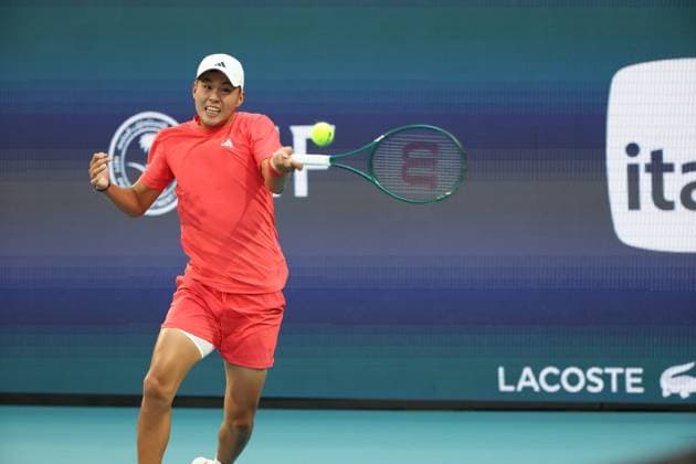 March 20, 2025, Miami Gardens, Florida, United States Of America: MIAMI GARDENS, FLORIDA - MARCH 20: Joao Fonseca of Brazil defeats Learner Tien of the United States during their match on Day 3 at Hard Rock Stadium on March 20, 2025 in Miami Gardens, Florida. ...People: Learner Tien Miami Open 2025 - Day 3  - ZUMAs214 20250320_ada_s214_183 Copyright: xSMGx