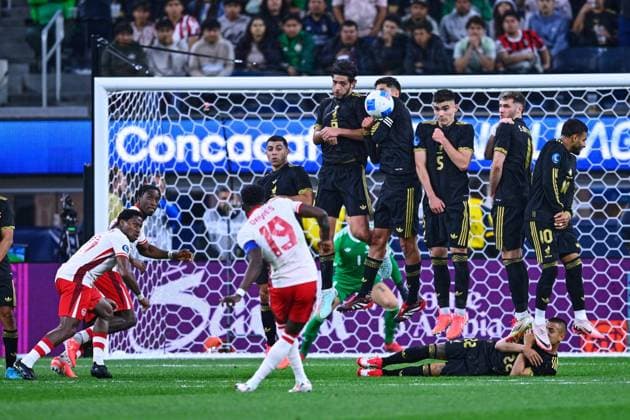 Fußball, CONCACAF Nations League, Mexiko - Kanada RECORD DATE NOT STATED IV CONCACAF NATIONS LEAGUE 2024-2025 Canada vs Mexico Alphonso Davies of Canada during the Semifinal match between Canada and Mexican national team, Nationalteam (Mexico) as part Final Four of the Concacaf Nations League 2024-2025 at SoFi Stadium on March 20, 2025 in Inglewood, Los Angeles, California, United States. INGLEWOOD LOS ANGELES CALIFORNIA UNITED STATES  Copyright: xJorgexMartinezx 20250320211609_CNL_2025_SF_CAN_MEX_DAVIES140