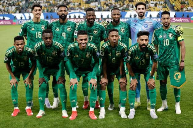 Fußball, WM Quali, Saudi-Arabien - China (250321) -- RIYADH, March 21, 2025 -- Players of Saudi Arabia line up before the 2026 FIFA World Cup, WM, Weltmeisterschaft, Fussball Asian Qualifier match between Saudi Arabia and China in Riyadh, Saudi Arabia, March 20, 2025. ) (SP)SAUDI ARABIA-RIYADH-FOOTBALL-WORLD CUP QUALIFIER-KSA VS CHN WangxDongzhen 
