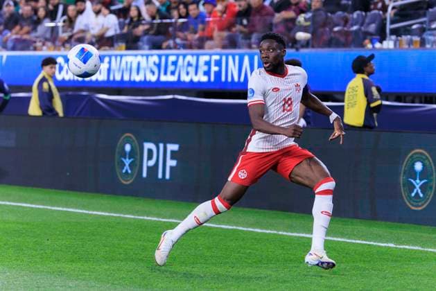 Fußball, CONCACAF Nations League, Mexiko - Kanada March 20, 2025, Inglewood, California, USA: Alphonso Davies 19 of Canada receives the ball during the CONCACAF Nations League Cup Semifinal against Mexico on Thursday March 20, 2025 at SoFi Stadium in Inglewood, California. Mexico defeats Canada, 2-0. Mexico will advance to the Final. ARIANA RUIZ PI Inglewood USA - ZUMAp124 20250320_zaa_p124_058 Copyright: xArianaxRuizx