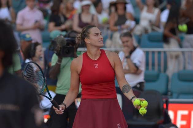 MIAMI GARDENS, FLORIDA - MARCH 20: Aryna Sabalenka serve sign autograph ball to fans after her win against Viktoriya Tomova (BUL) during the 2025 Miami Open Day5 presented by Itaú at Hard Rock Stadium on March 20, 2025 in Miami Gardens, Florida. Copyright: xmpi10x
