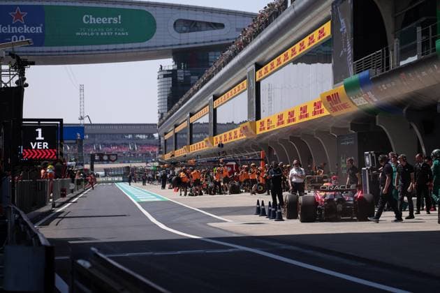 F1 - CHINESE GRAND PRIX 2025 01 VERSTAPPEN Max (nld), Red Bull Racing RB21, action during the Formula 1 Heineken Chinese Grand Prix 2025, 2nd round of the 2025 FIA Formula One World Championship, WM, Weltmeisterschaft from March 21 to 23, 2025 on the Shanghai International Circuit, in Shanghai, China - ShanghaiChina  Copyright: xEricxAlonsox