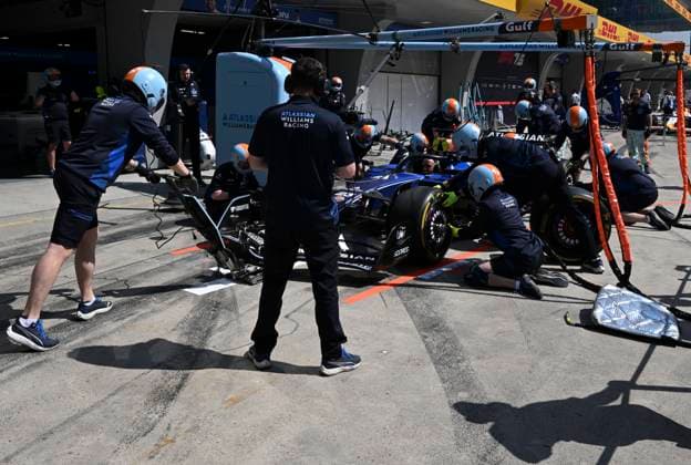 (250321) -- SHANGHAI, March 21, 2025 -- Williams staff members take practice before the first practice session of the Formula 1 Chinese Grand Prix at the Shanghai International Circuit in east China s Shanghai, on March 21, 2025. ) (SP)CHINA-SHANGHAI-FORMULA 1-PRACTICE (CN) HexChangshan 