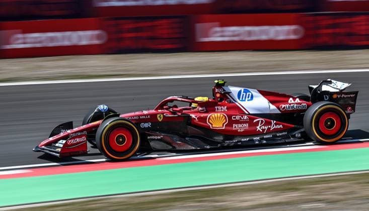 Sport Bilder des Tages (250321) -- SHANGHAI, March 21, 2025 -- Ferrari s driver Lewis Hamilton of Britain competes during the first practice session of the Formula 1 Chinese Grand Prix at the Shanghai International Circuit in east China s Shanghai, on March 21, 2025. ) (SP)CHINA-SHANGHAI-FORMULA 1-PRACTICE (CN) XiaxYifang 