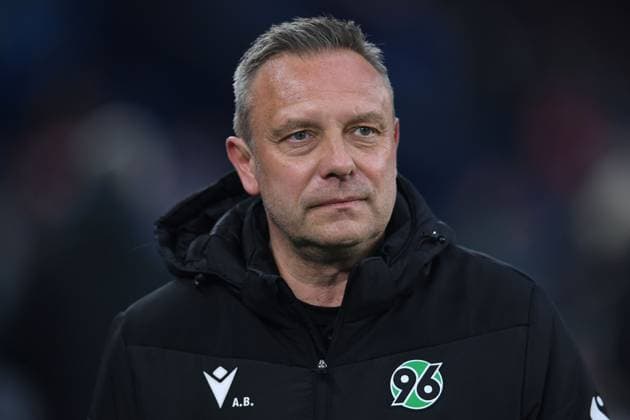 Soccer 2 Bundesliga 26 Matchday FC Schalke 04 Hannover 96 on 14 03 2025 at the Veltins Arena in Gelsenkirchen Andre Breitenreiter Coach Head Coach Hannover DFL regulations prohibit any use of photographs as image sequences and or quasi video xRx