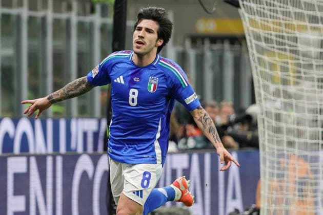 Italy Vs Germany in Milan, Italy - 20 Mar 2025 Sandro Tonali of Italy celebrates after scoring a goal during the Italian Serie A soccer match between Italy vs Germany at San Siro Stadium . Final score; Italy 1:2 Germany Milan Italy Copyright: xEmanuelexPennacchiox xSOPAxImagesx EPR12509
