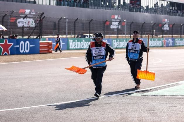 F1 - CHINESE GRAND PRIX 2025 marshall, commissaire de piste, marshal, marshalls, marshals during the Formula 1 Heineken Chinese Grand Prix 2025, 2nd round of the 2025 FIA Formula One World Championship, WM, Weltmeisterschaft from March 21 to 23, 2025 on the Shanghai International Circuit, in Shanghai, China - ShanghaiChina Copyright: xEricxAlonsox
