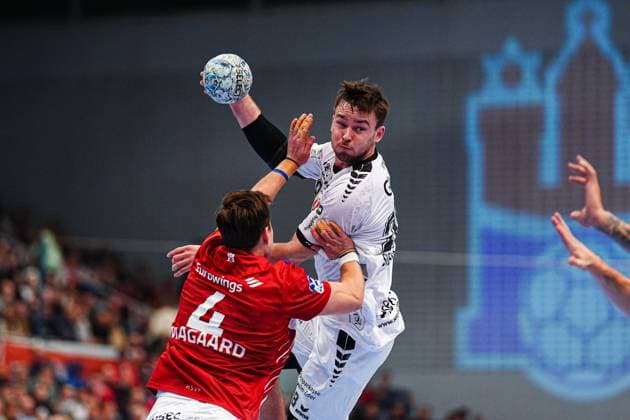 Andreas Magaard Handball Sport Verein Hamburg, 04 , Jonathan Svensson MT Melsungen, 28 GER, Handball Sport Verein Hamburg vs MT Melsungen, Handball, Bundesliga, Matchday 23, Season 2024 2025, 20 03 2025 GER, Handball Sport Verein Hamburg vs MT Melsungen, Handball, Bundesliga, Matchday 23, Season 2024 2025, 20 03 2025 Hamburg Copyright: xEibner-Pressefoto MarcelxvonxFehrnx EP_MFN