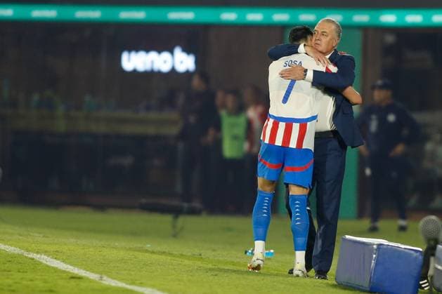 ASUNCION, PARAGUAY, 20 MARCH 2025 - Ramon Sosa of Paraguay and Head coach of Paraguay, Gustavo Alfaro during the FIFA World Cup, WM, Weltmeisterschaft, Fussball 2026 Qualifier match between Paraguay and Chile national football team at Estadio Defensores del Chaco on March 20, 2025 in Asuncion, Paraguay. National football team - Paraguay v Chile - FIFA World Cup 2026 Qualifier match Copyright: xx