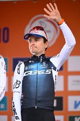 2025 Milan - Sanremo UCI WorldTour cycling race - Team presentation PAVIA, ITALY - MARCH 21 : Pidcock Thomas (GBR) of Q36.5 Pro Cycling Team pictured during the team presentation prior to the UCI WorldTour 116th Milan - Sanremo cycling race on March 21, 2025 in Pavia, Italy, 21 03 2025 ( Motordriver Kenny Verfaillie - Pavia Italy  Copyright: xNicoxVereeckenx