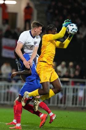 Liam Delap of England challenges Obed Nkambadio of France France U21, U 21 v England U21, International Friendly, Länderspiel, Nationalmannschaft Football, Stade du Moustoir, Lorient, France - 21 Mar 2025 EDITORIAL USE ONLY No use with unauthorised audio, video, data, fixture lists, club league logos or live services. Online in-match use limited to 120 images, no video emulation. No use in betting, games or single club league player publications. Copyright: xDavexWinter Shutterstockx 15215626ab