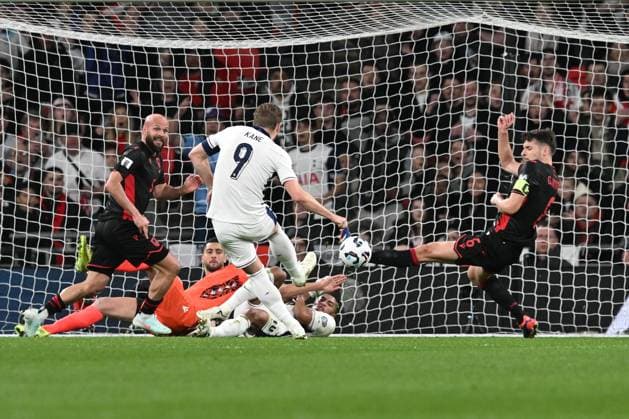 England v Albania 2026 FIFA World Cup, WM, Weltmeisterschaft, Fussball Qualifier 21 03 2025. Berat Djimsiti of Albania makes a goal saving block from a shot at goal by Harry Kane (9) of England during the 2026 FIFA World Cup Qualifier match between England and Albania at Wembley Stadium, London, England on 21 March 2025. London Wembley Stadium Greater London England Editorial use only , Copyright: xGrahamxHuntx PSI-21662-0075