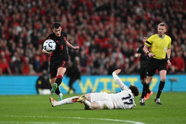 England v Albania 2026 FIFA World Cup, WM, Weltmeisterschaft, Fussball Qualifier 21 03 2025. Curtis Jones (17) of England makes a challenge as Jasir Asani of Albania shoots at goal during the 2026 FIFA World Cup Qualifier match between England and Albania at Wembley Stadium, London, England on 21 March 2025. London Wembley Stadium Greater London England Editorial use only , Copyright: xGrahamxHuntx PSI-21662-0078