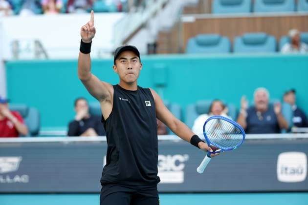 March 21, 2025, Miami Gardens, Florida, United States Of America: MIAMI GARDENS, FLORIDA - MARCH 21: Novak Djokovic of Serbia defeats Rinky Hijikata of Australia during Day 4 of the Miami Open at Hard Rock Stadium on March 21, 2025 in Miami Gardens, Florida. ...People: Rinky Hijikata Miami Open 2025 - Day 4  - ZUMAs214 20250321_ada_s214_048 Copyright: xSMGx