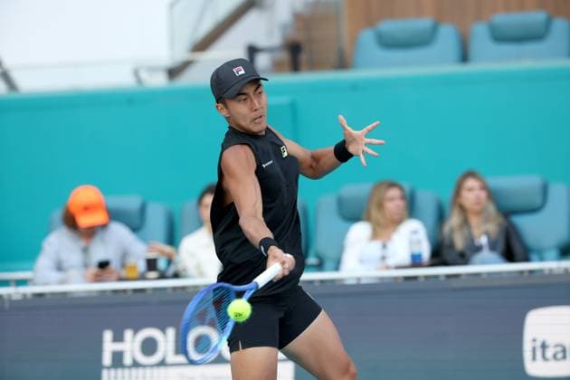 March 21, 2025, Miami Gardens, Florida, United States Of America: MIAMI GARDENS, FLORIDA - MARCH 21: Novak Djokovic of Serbia defeats Rinky Hijikata of Australia during Day 4 of the Miami Open at Hard Rock Stadium on March 21, 2025 in Miami Gardens, Florida. ...People: Rinky Hijikata Miami Open 2025 - Day 4  - ZUMAs214 20250321_ada_s214_071 Copyright: xSMGx